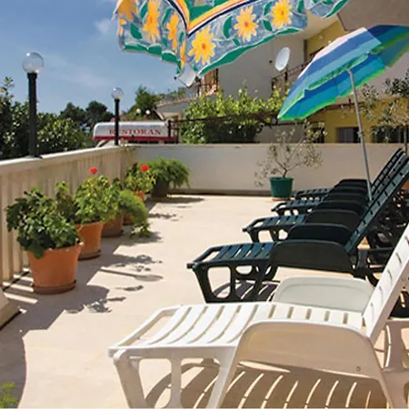 1 Bedroom Lovely In Apartment *