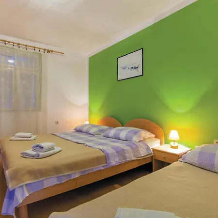 1 Bedroom Lovely In Apartment