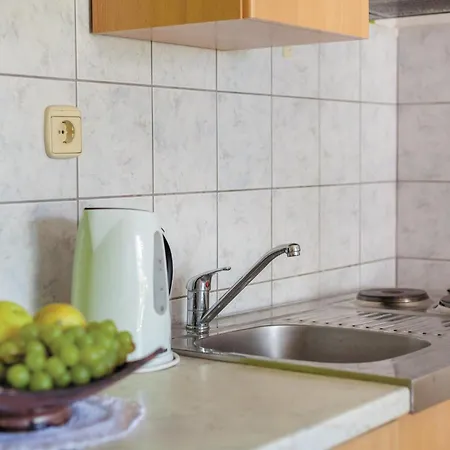 1 Bedroom Lovely In Apartment *