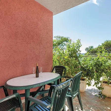1 Bedroom Lovely In Lokva Rogoznica